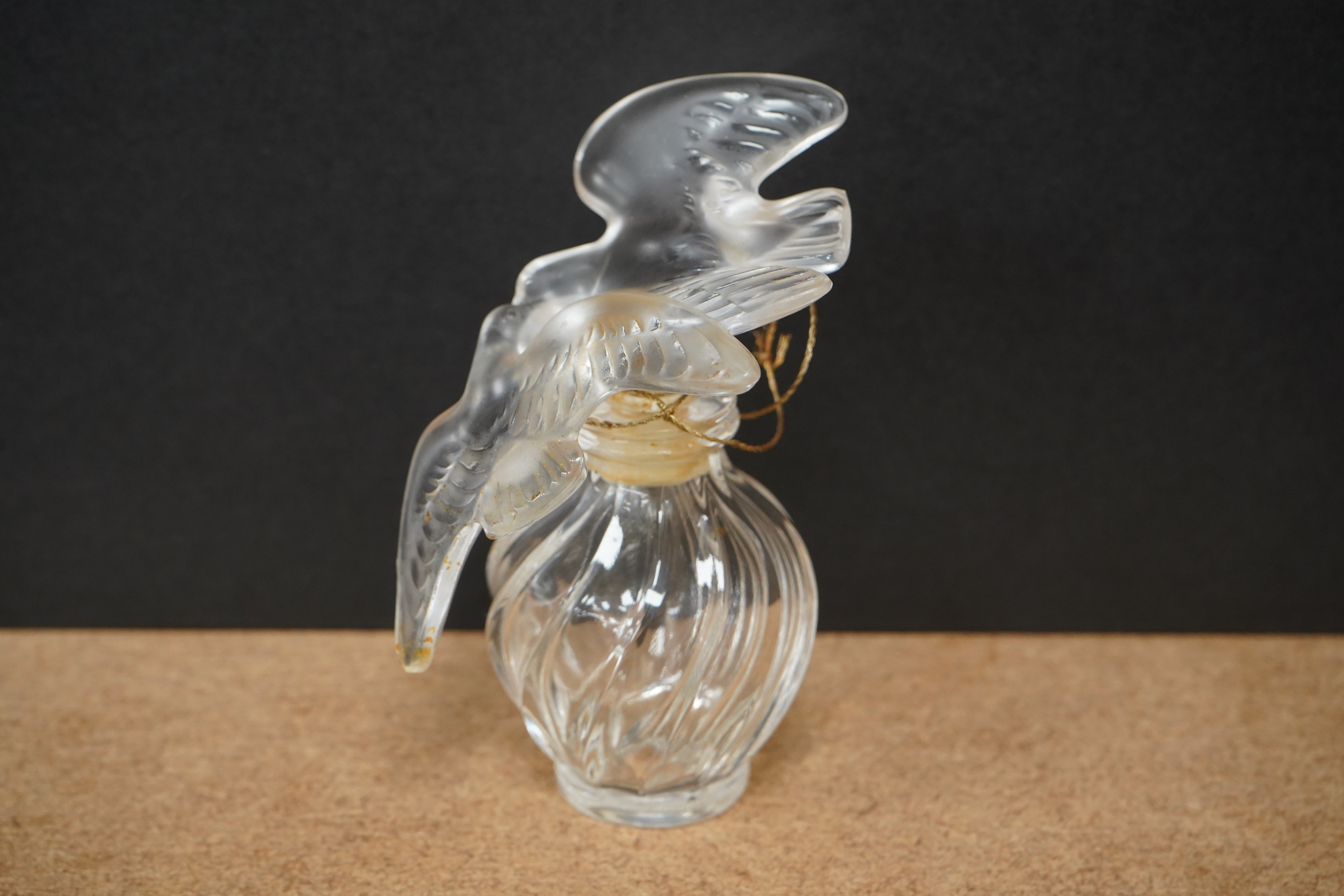 A Lalique scent bottle, Nina Ricci l'airs du temps, 10.5cm tall